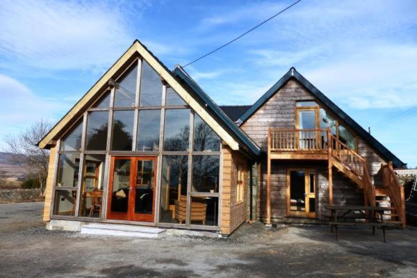 Old Skool Accommodation Trawsfynydd Exterior photo