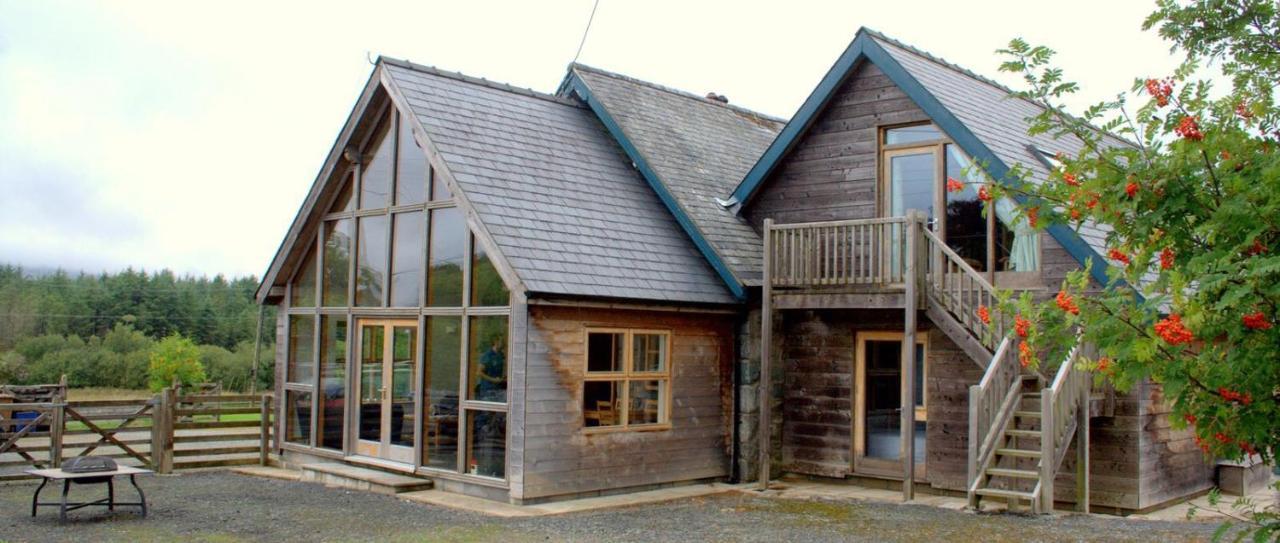 Old Skool Accommodation Trawsfynydd Exterior photo