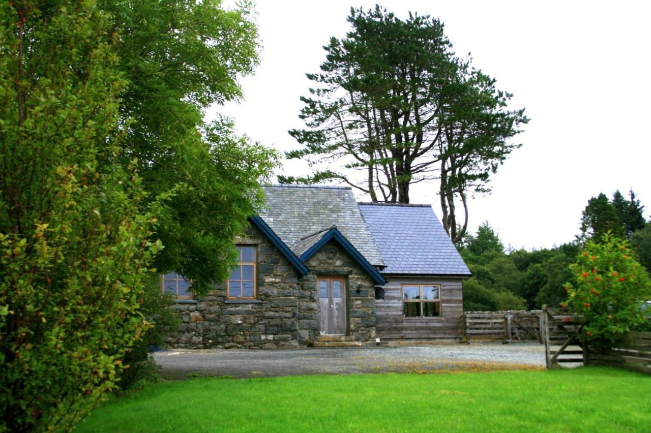 Old Skool Accommodation Trawsfynydd Exterior photo